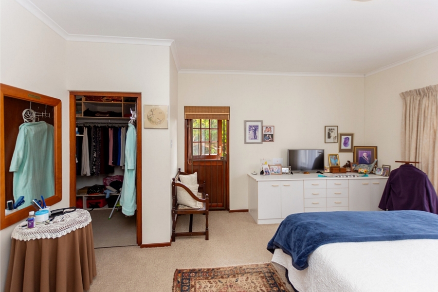 5 Bedroom Property for Sale in Middedorp Western Cape